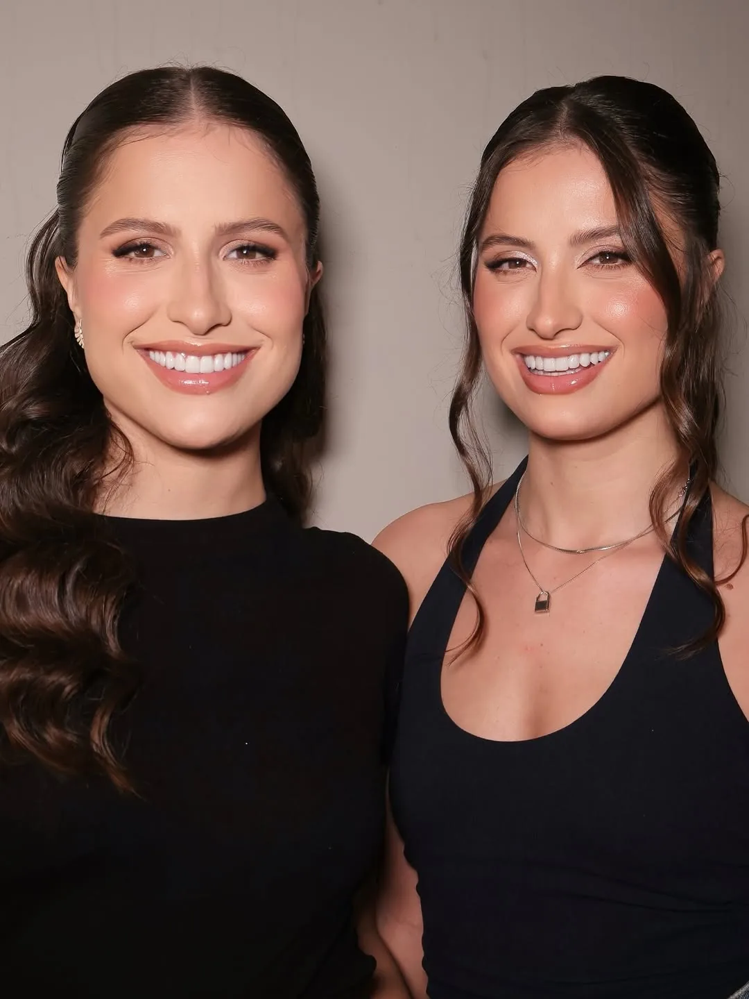 Dupla Julia e Rafaela maquiadas por Julia Helenas para o show em Londrina